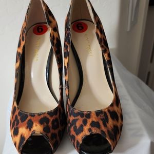 NINE WEST Cheetah Print Peeptoe  heels